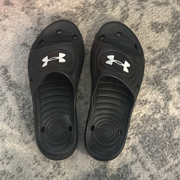 Under Armour Slides/Flip Flops - Picture 3 of 5